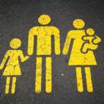La magistratura italiana affossa la bigenitorialità, lo studio europeo: in Italia solo il 2,6% delle coppie vive un affido congiunto equo Bigenitorialità