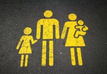 La magistratura italiana affossa la bigenitorialità, lo studio europeo: in Italia solo il 2,6% delle coppie vive un affido congiunto equo Bigenitorialità