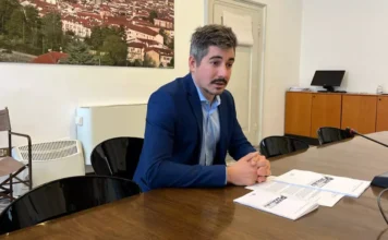 Tra Tav e Fogazzaro, Nicolai come presidio istituzionale mentre la maggioranza vicentina mostra crepe con Azione che svolta a destra L'assessore Leonardo Nicolai presenta l'iniziativa per le scuole superiori Piani Paralleli 2024-2025