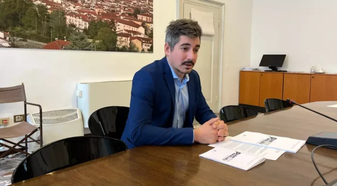 Tra Tav e Fogazzaro, Nicolai come presidio istituzionale mentre la maggioranza vicentina mostra crepe con Azione che svolta a destra L'assessore Leonardo Nicolai presenta l'iniziativa per le scuole superiori Piani Paralleli 2024-2025