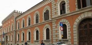 15enne rapinato a Milano, resta in carcere il maggiorenne del gruppo: “Capacità criminale elevatissima”