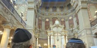 7 ottobre, commemorazione alla Sinagoga di Roma. Meloni: “Reticenza tradisce antisemitismo”