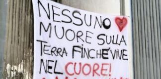 A Napoli i funerali di Emanuele Tufano, il 15enne ucciso in una sparatoria