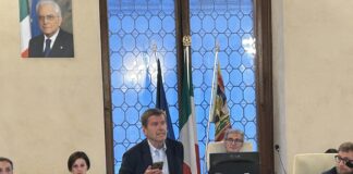 AGSM AIM, a obiezioni minoranza su S. Biagio e futuri societari presidente Testa: “direttore GdV mi ha detto: abbiamo compreso fischi per fiaschi” AGSM AIM in consiglio comunale di Vicenza, da sinistra consigliere delegato Alessandro Russo, Isabella Sala, vicesindaca, Federico Testa, presidente, e Giacomo Possamai, sindaco (foto ViPiu.it, Vicenzapiù Viva)