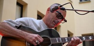 Alex Britti: “Chi sono oggi? Un papà, uno chef e un musicista che suonerà finché vive” – FOTO