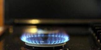 Attacco all’Iran, cosa succede alle bollette del gas degli italiani: come tutelarsi