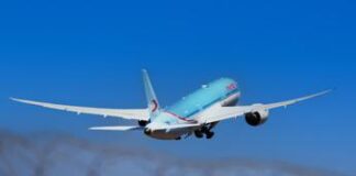 Brindisi, fornivano componenti Boeing 787 non a norma: “Pericolo per la sicurezza dei voli”