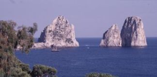 Capri a numero chiuso? Il sindaco: “Impossibile accettare 30mila persone al giorno”