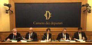 Carie e lesioni smalto per 70% giovani, esperti: “Dal dentista entro i 2 anni”