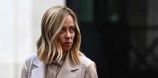 Conti correnti spiati, Meloni ironizza: “Il nostro dossieraggio quotidiano”