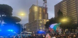 Corteo pro Palestina a Roma, operatore tv ferito alla testa da una bottiglia