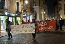 Vicenza in marcia per la pace: fiaccolata per fermare le guerre in Medio Oriente e in Ucraina e promuovere il dialogo Fiaccolata per la pace a Vicenza venerdì 25 ottobre 2024 (foto ViPiu.it e VicenzaPiù Viva)