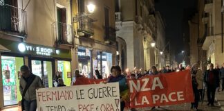 Vicenza in marcia per la pace: fiaccolata per fermare le guerre in Medio Oriente e in Ucraina e promuovere il dialogo Fiaccolata per la pace a Vicenza venerdì 25 ottobre 2024 (foto ViPiu.it e VicenzaPiù Viva)