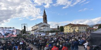Una folla al funerale di Sammy Basso. Il suo ultimo dono, una lettera di commiato letta dal vescovo durante l’omelia funerale di Sammy Basso