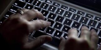 Furto banche dati, silenzi e qualche ammissione: prime crepe nel gruppo