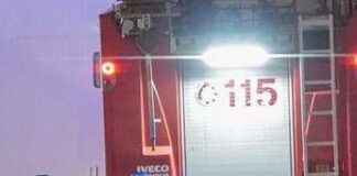 Genova, scontro tra bus e camion in autostrada: un morto e 20 feriti, alcuni gravi