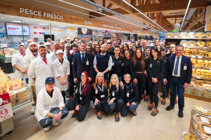Alì, Il personale del nuovo supermercato Alì in Strada delle Cattane a Vicenza