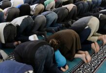 Islam, Lega prepara giro vite: da albo delle moschee a registro degli imam, arriva il reato di prediche radicali