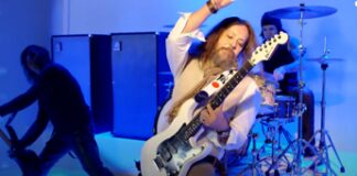 Jake E. Lee, ex chitarrista di Ozzy Osbourne colpito in una sparatoria: stava portando a spasso il cane