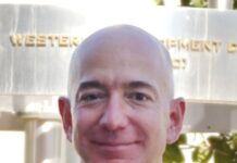 Jeff Bezos sorride a Trump bloccando l’endorsement del Washington Post a Kamala Harris Jeff Bezos, padrone di Amazon, altre aziende, incluso il Washington Post, ha bloccato l'endorsement di Kamala Harris nel quotidiano della capitale. Si ipotizza che vorrebbe mantenersi neutrale onde non inimicarsi un'eventuale vittoria di Trump per proteggere contratti con il governo valutati a parecchi miliardi.
