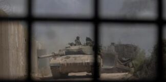 Libano, Netanyahu: “Via i caschi blu”. Idf sfonda base Unifil. Meloni: “Inaccettabile”