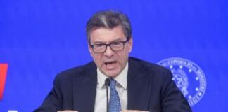 Manovra, Giorgetti: “Confermato cuneo fiscale, ‘sacrificio’ da banche e assicurazioni”