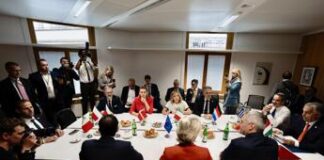 Migranti, Meloni illustra il piano Albania a 11 leader Ue: “Mantenere stretto raccordo”