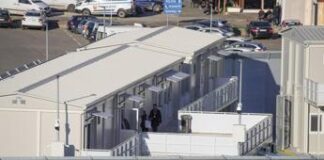 Migranti in Albania, tribunale non convalida il trattenimento