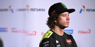 MotoGp, caduta per Bezzecchi durante la Sprint: “In ospedale, non ha lesioni”
