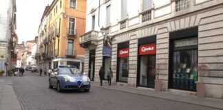 Sedicenne guatemalteca con sindrome di Kanner scomparsa: la Polizia di Stato di Vicenza assiste i genitori e ritrova la figlia Polizia di Stato di Vicenza opera in Corso Palladio
