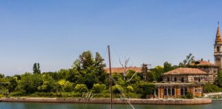 Poveglia, l’inquietante isola dei fantasmi nel mare veneziano Poveglia. foto di Venezia da Vivere da facebook