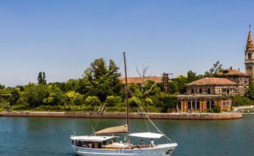 Poveglia, l’inquietante isola dei fantasmi nel mare veneziano Poveglia. foto di Venezia da Vivere da facebook