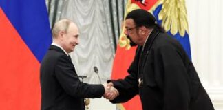 Steven Seagal: “Morirei per Putin”. E la Russia è pronta a mandarlo in guerra