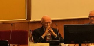 Tumori, epidemiologo Berrino: “Preferire alimenti in contenitori di vetro”