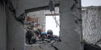Ucraina, attacco missilistico sulla città natale di Zelensky: 17 feriti