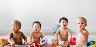 Un neonato su 5 ha almeno un genitore straniero: l’indagine Censis sui nuovi italiani