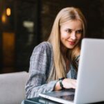 Università Telematiche, è boom di iscritti a Vicenza: + 154% in 5 anni Una studentessa di Università telematiche