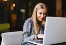 Università Telematiche, è boom di iscritti a Vicenza: + 154% in 5 anni Una studentessa di Università telematiche