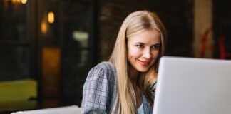 Università Telematiche, è boom di iscritti a Vicenza: + 154% in 5 anni Una studentessa di Università telematiche