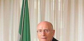 Vattani: “Manunzio e Jobs? Nei libri nessun errore, nello smartphone di tutto”