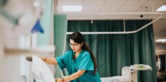 Via libera all’assistente infermiere: cosa farà in ospedale e nella sanità privata