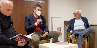 VicenzaPiù Viva n. 11: partecipato incontro al Vicenza Time Café con Borghese (Youtrend) su elezioni Usa e Cavallari (Adusbef) su consumatori VicenzaPiù Viva n. 11, presentazione al Vicenza Time Café, da sx Fulvio Cavallari (Adusbef), Salvatore Borghese (Youtrend) e Giovanni Coviello (Vipiu e VicenzaPiù)