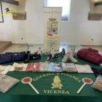 Padova, GdF di Vicenza sequestra migliaia di capi di abbigliamento contraffatti contraffazione