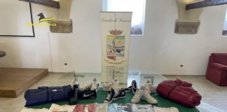 Padova, GdF di Vicenza sequestra migliaia di capi di abbigliamento contraffatti contraffazione