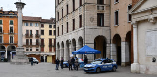 “Questo non è amore” due giorni di iniziative della Polizia di Stato di Vicenza contro la violenza di genere Questo non è amore, il punto informativo in piazza dei signori 24 novembre