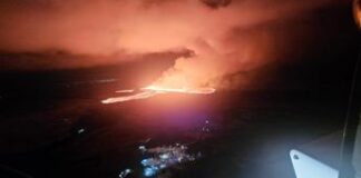 Aereo vola sul vulcano: “Allacciate le cinture” – Video