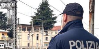 Bologna, ragazzino aggredisce capotreno e gli fa saltare due denti