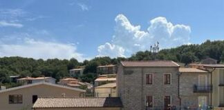 Case a 1 euro in Sardegna, l’offerta di Ollolai per chi vuole “scappare” da Trump