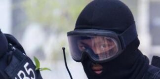 Cina, lo bocciano e fa una strage a scuola: 8 morti e 17 feriti