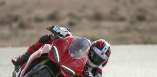 EICMA 2024, Ducati presenta la nuova Panigale V2 e Streetfighter V2
